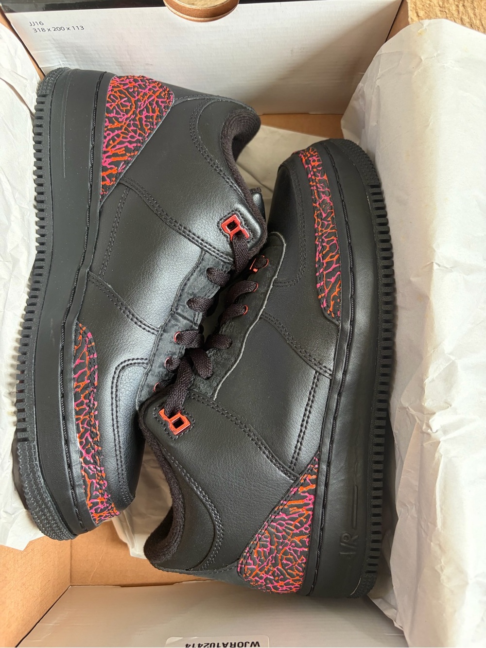 Air Jordan 3 (GS) Retro Black/Berry Sneakers - Picture 6 of 12